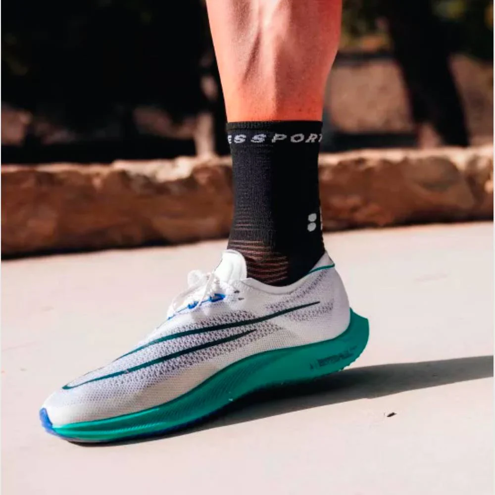 CALCETINES COMPRESSPORT PRO MARATHON V2.0 - Black / White - Image 3