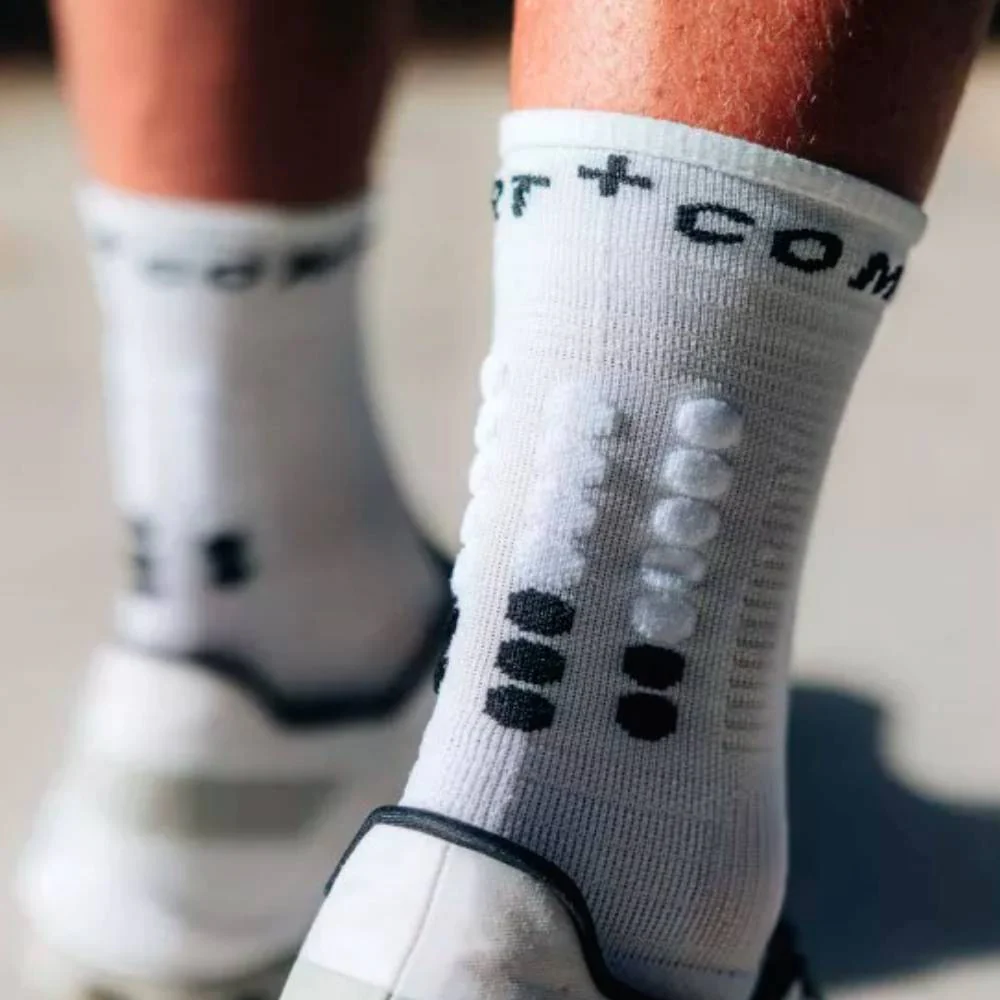 CALCETINES COMPRESSPORT PRO MARATHON V2.0 - White / Black - Image 3