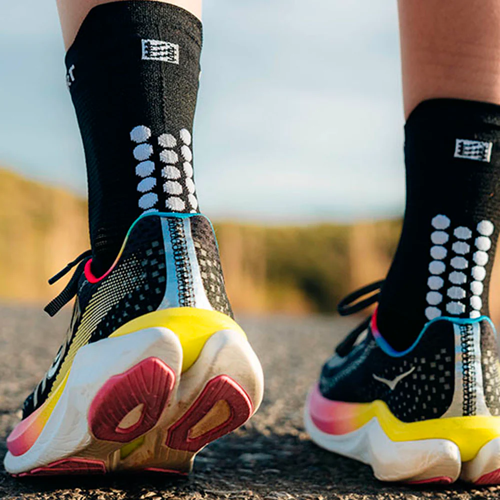 CALCETINES COMPRESSPORT PRO RACING V4.0 RUN HIGH - Black / White - Image 3