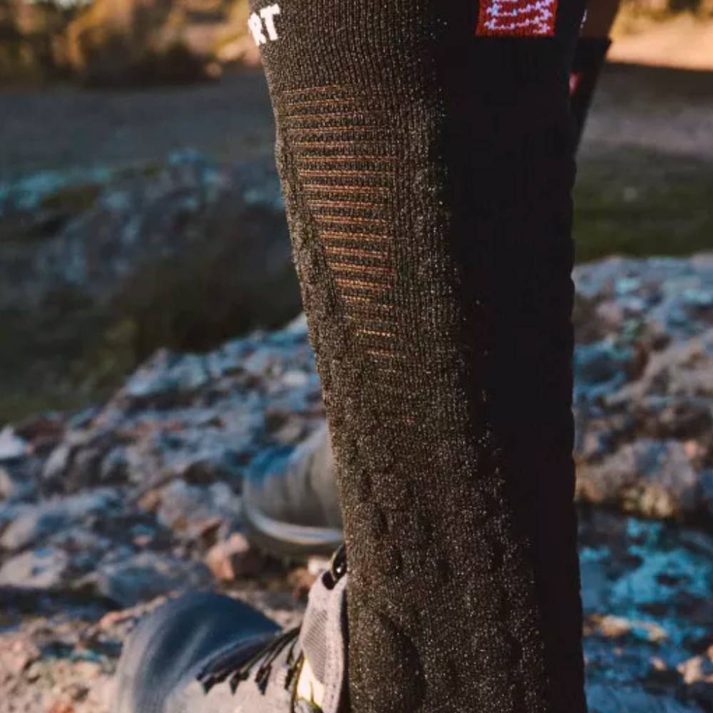 CALCETINES COMPRESSPORT PRO RACING V4.0 TRAIL - Black - Image 3