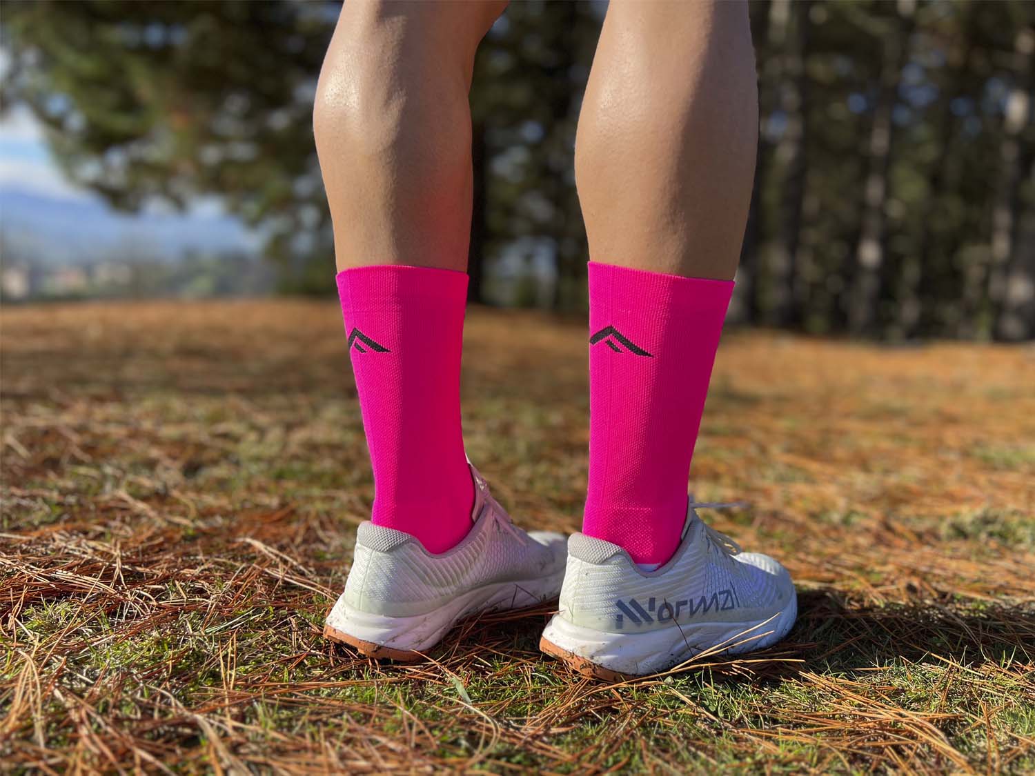 CALCETINES FIND YOUR EVEREST LONG CUT - Fluor Deep Pink
