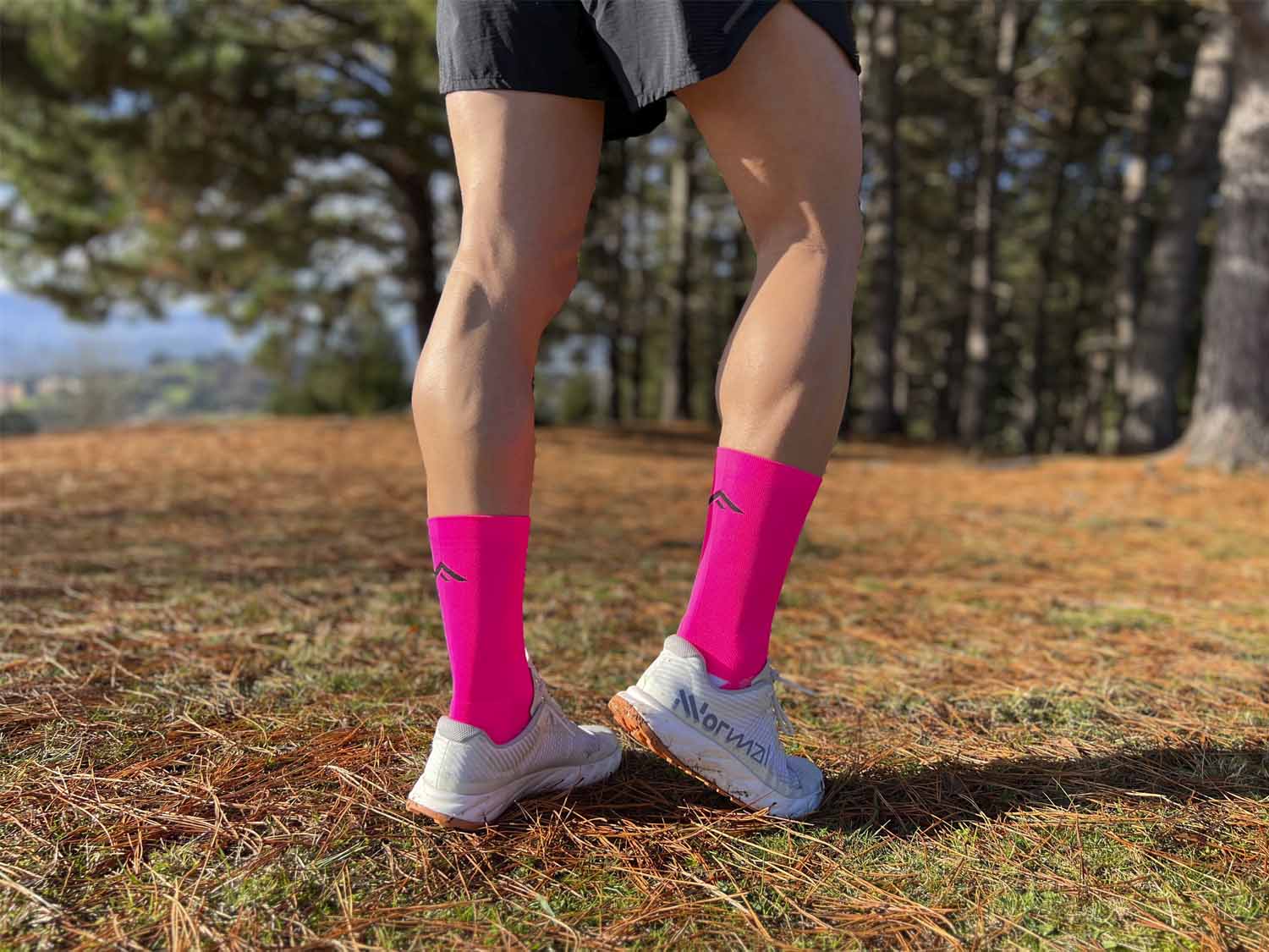 CALCETINES FIND YOUR EVEREST LONG CUT - Fluor Deep Pink - Image 2