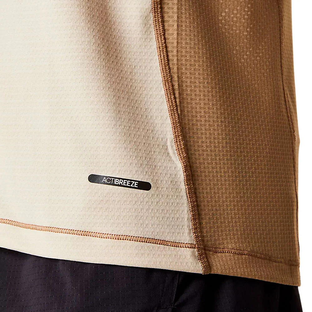 CAMISETA ASICS FUJITRAIL SS TOP - Feather Grey / Pepper - Image 5