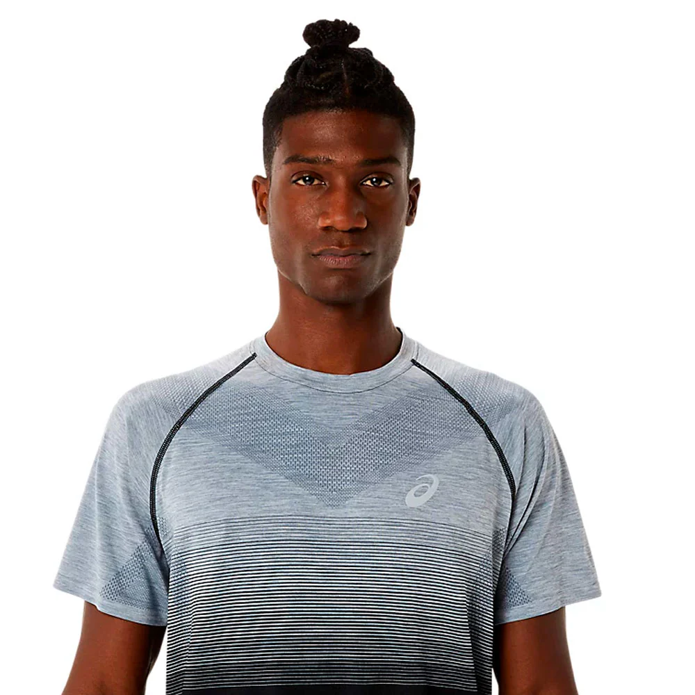 CAMISETA ASICS SEAMLESS SS TOP - Performance Black / Carrier Grey - Image 7