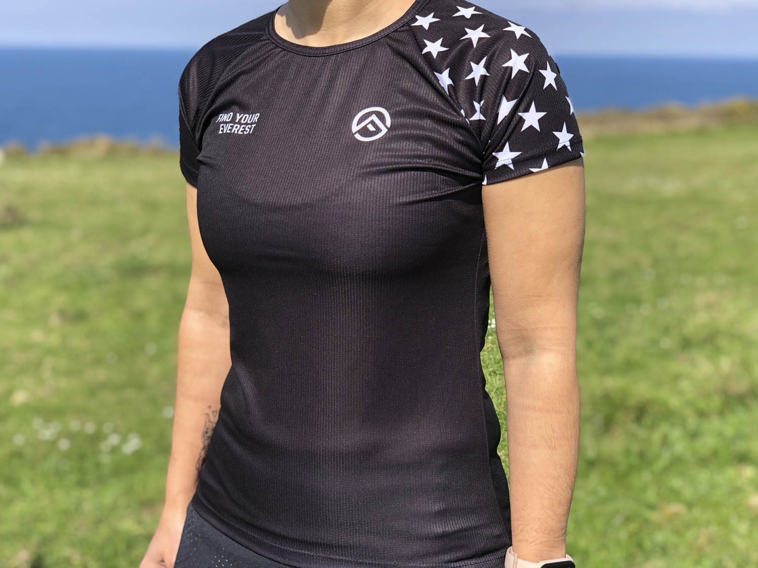 CAMISETA TÉCNICA FIND YOUR EVEREST MUJER - Black Stars