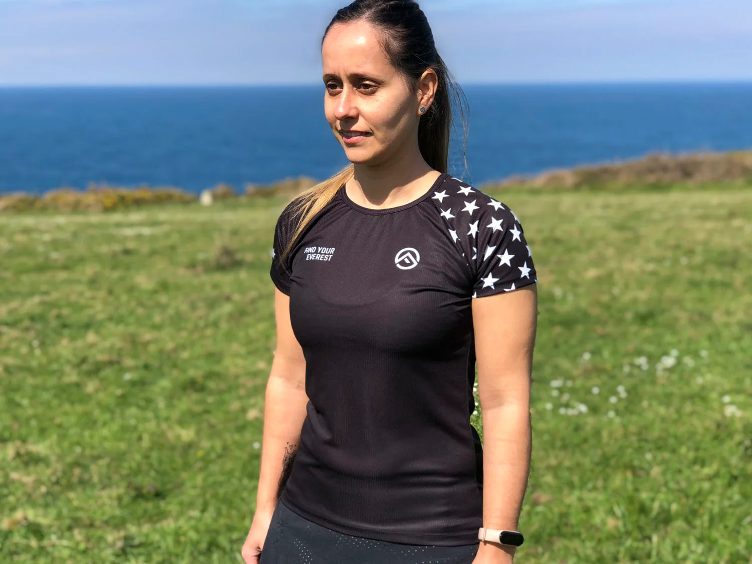 CAMISETA TÉCNICA FIND YOUR EVEREST MUJER - Black Stars - Image 2