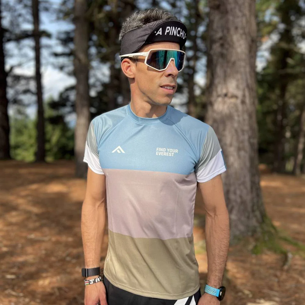CAMISETA TÉCNICA FIND YOUR EVEREST - Dull Gold - Image 3