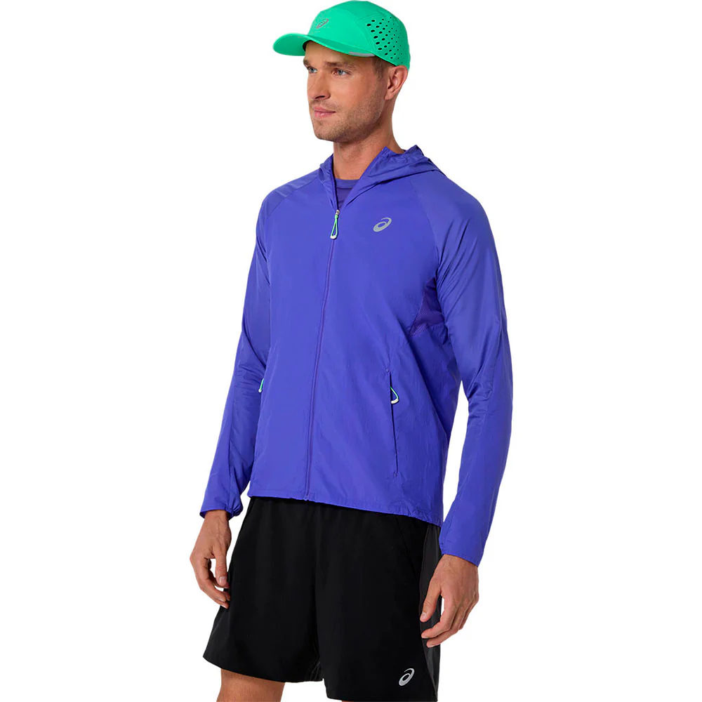 CHAQUETA CORTAVIENTOS ASICS ROAD - Cobalt Burst / Illuminate Green - Image 16