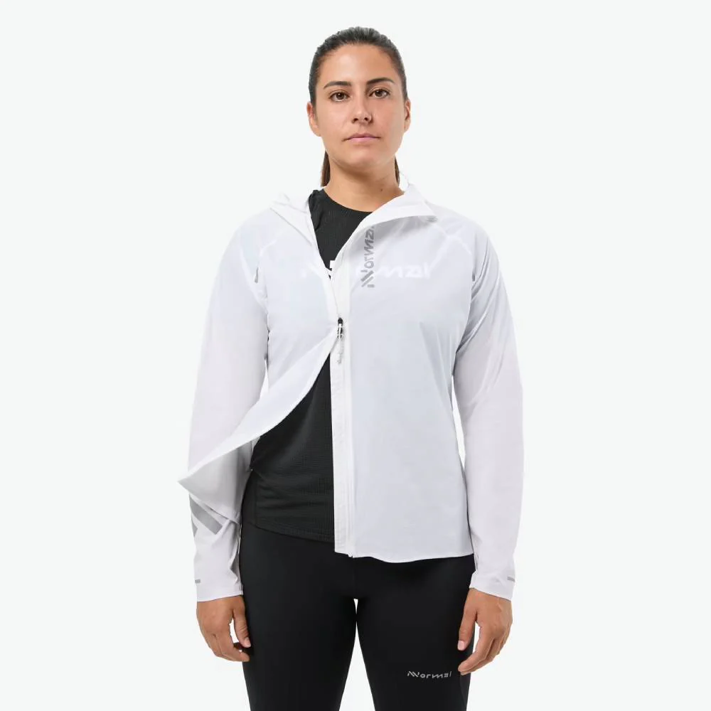CHAQUETA CORTAVIENTOS NNORMAL TRAIL WIND JACKET MUJER - White - Image 2