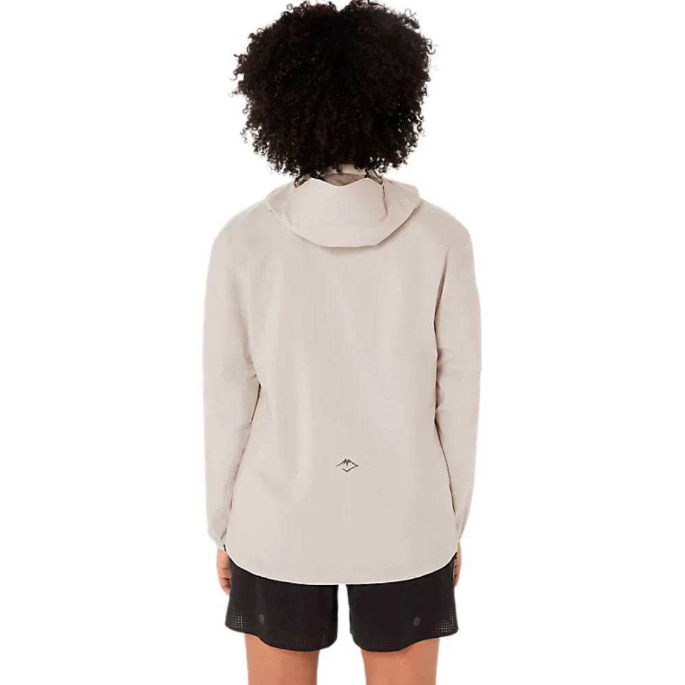 CHAQUETA IMPERMEABLE ASICS FUJITRAIL ELITE MUJER - Cream - Image 2
