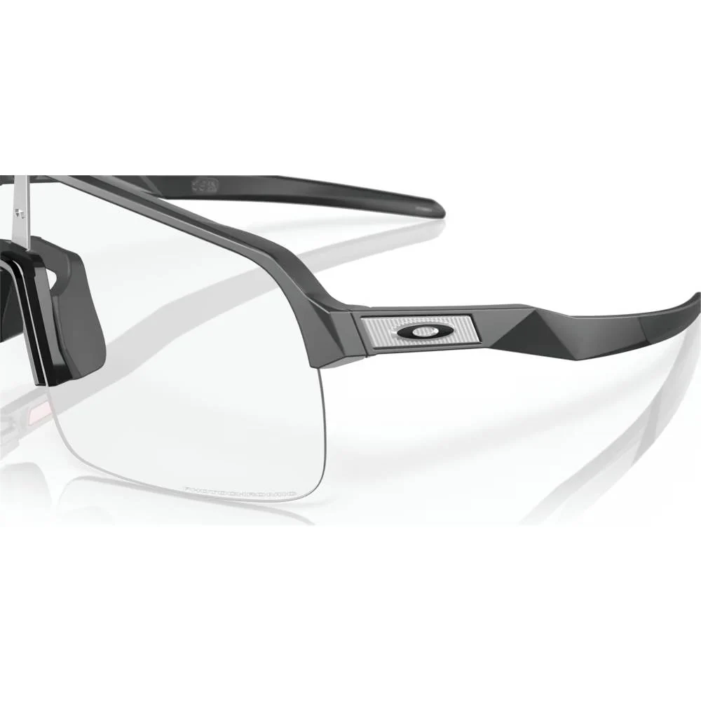 GAFAS DEPORTIVAS OAKLEY SUTRO LITE - Matte Black / Photochromic - Image 6