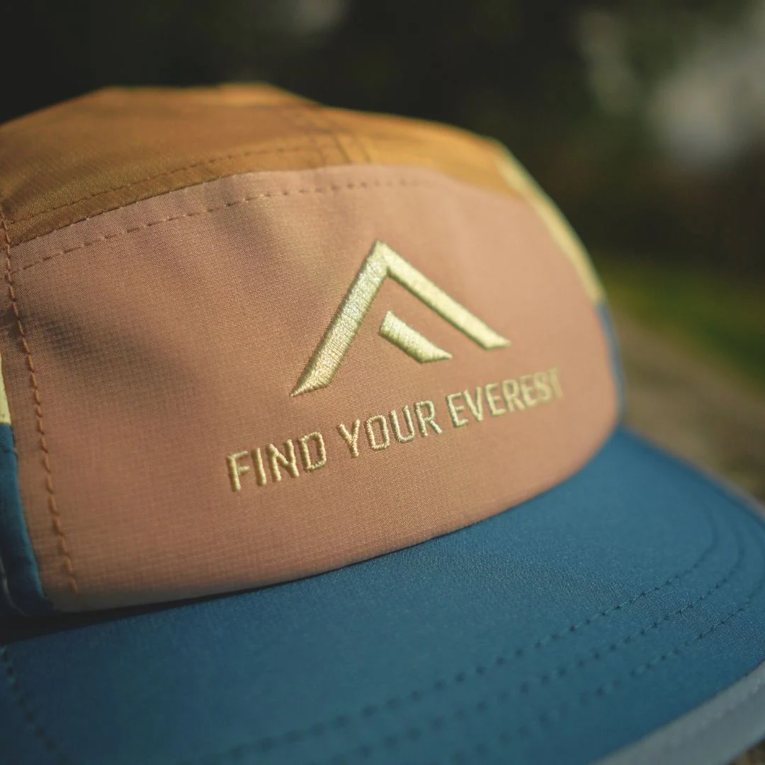GORRA TÉCNICA FIND YOUR EVEREST - Dull Gold - Image 4