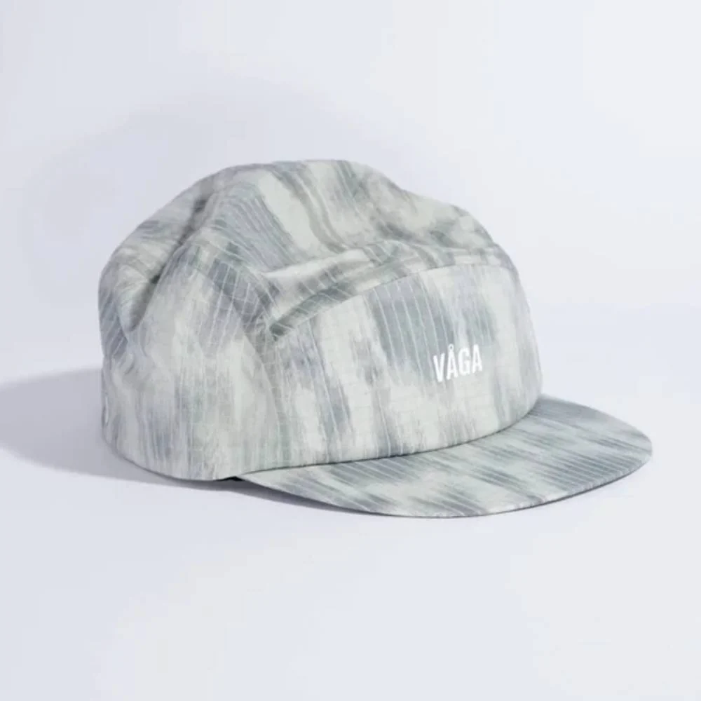 GORRA VÅGA NIGHT CLUB 2.0 - Light Grey / Silver