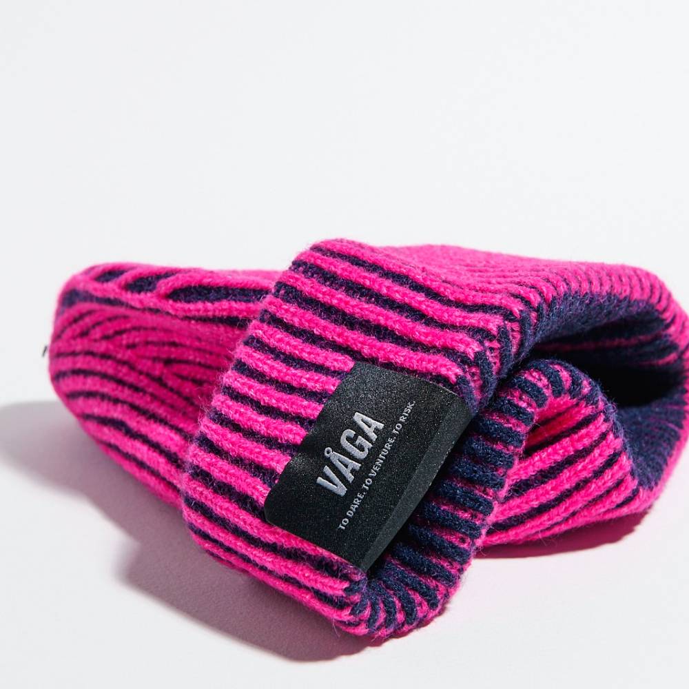 GORRO VÅGA MID WEIGHT - Bright Pink / Navy Blue - Image 3