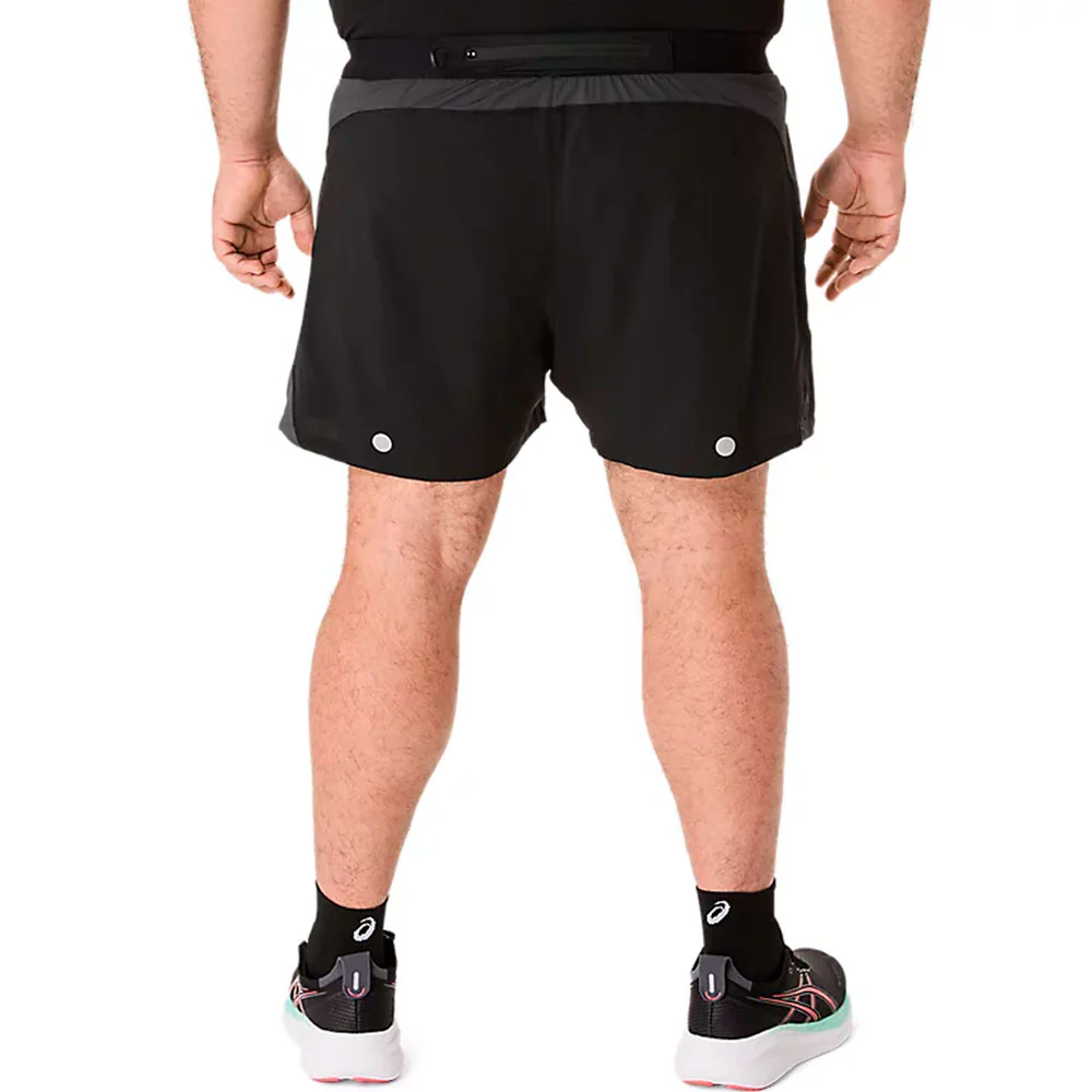PANTALÓN CORTO ASICS ROAD 5IN - Black / Graphite Grey - Image 3