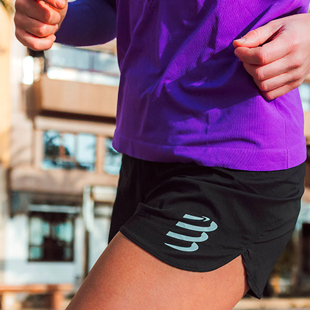 PANTALÓN CORTO COMPRESSPORT PERFORMANCE MUJER - Black - Image 3