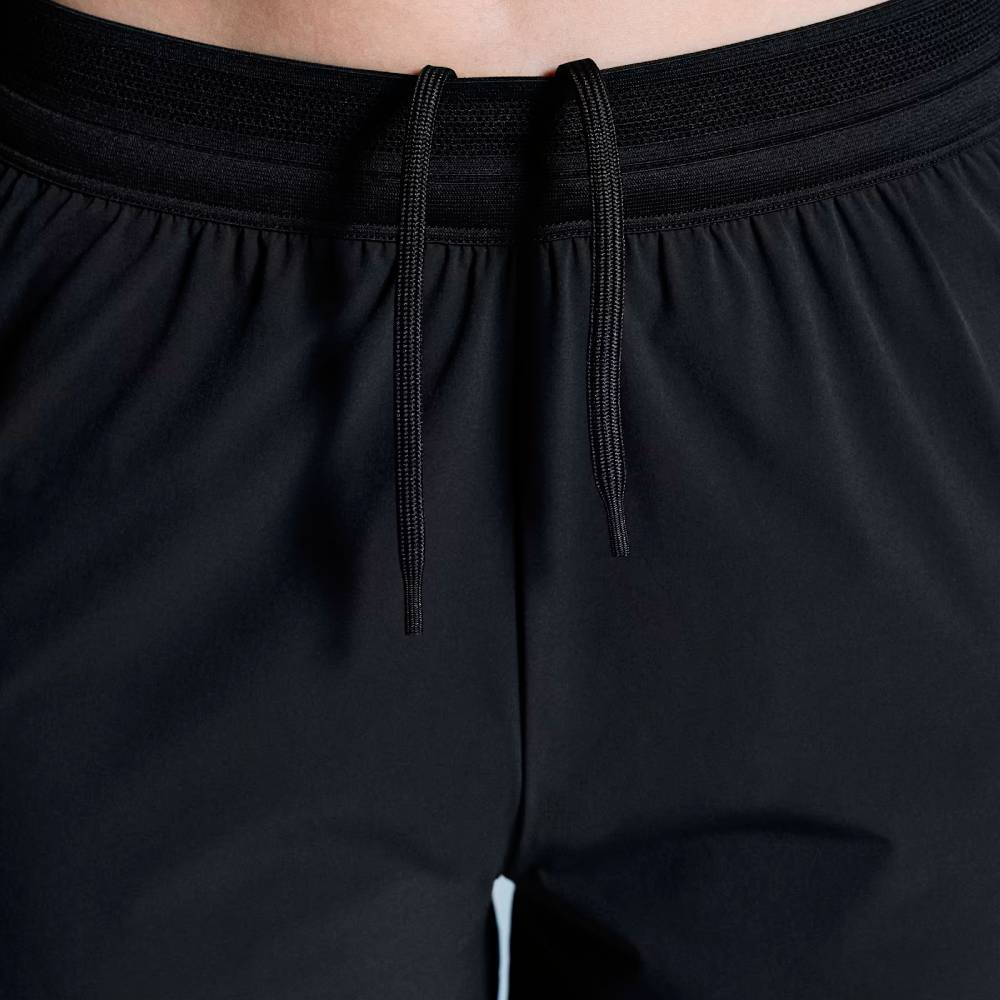 PANTALÓN CORTO ON PERFORMANCE 5″ MUJER - Negro - Image 4