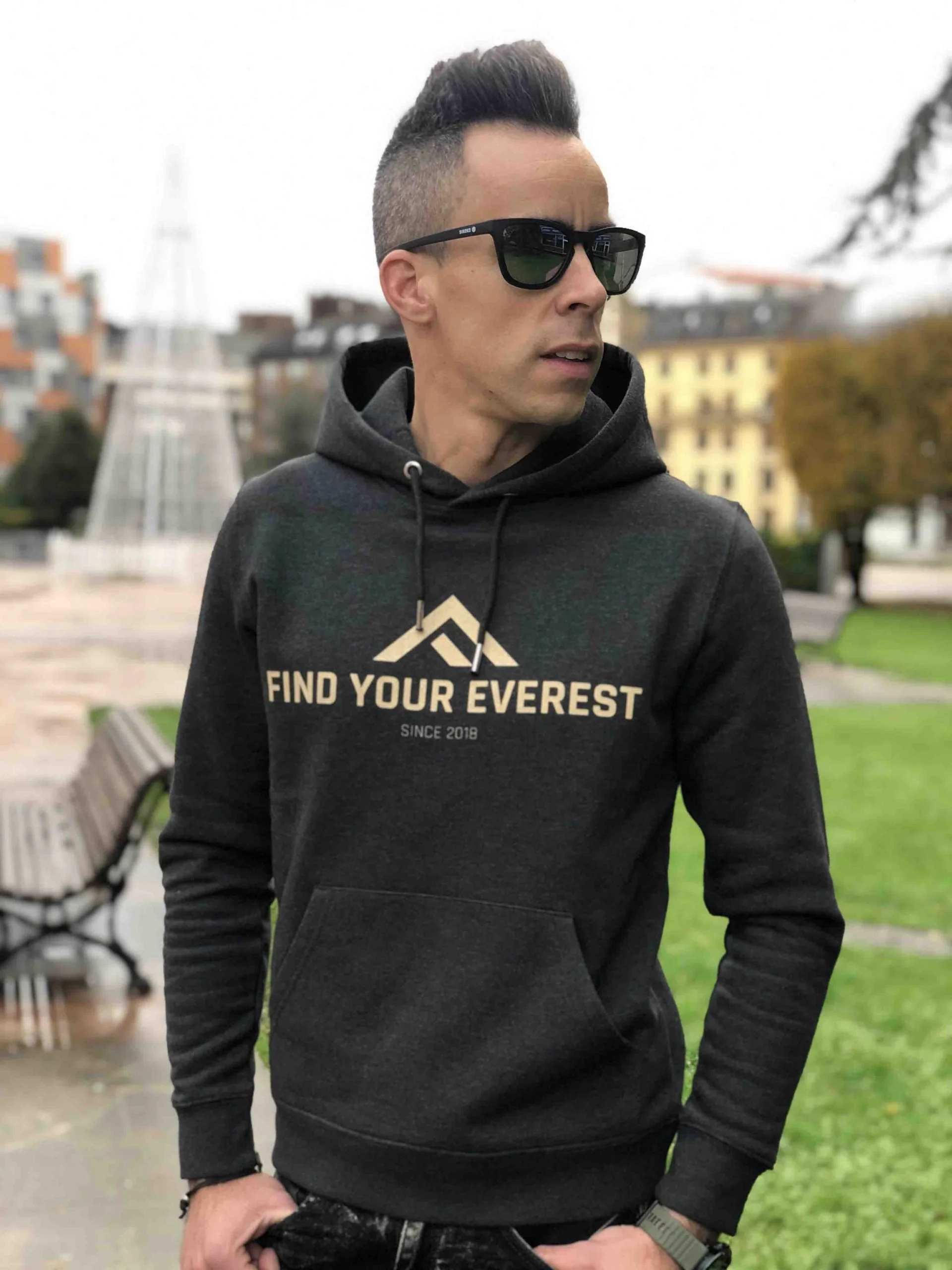 SUDADERA FIND YOUR EVEREST - Gold