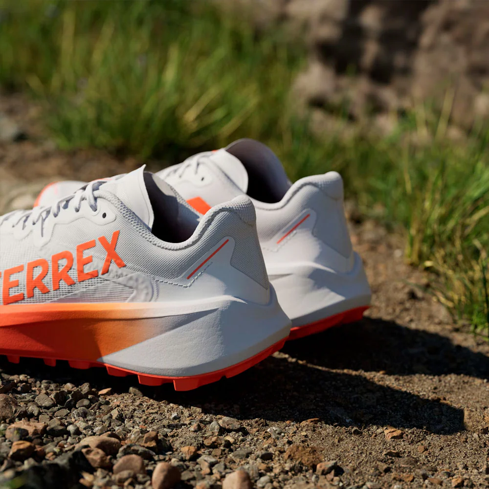 ZAPATILLAS ADIDAS TERREX AGRAVIC 3 MUJER - Cloud White / Semi Impact Orange / Dash Grey - Image 10