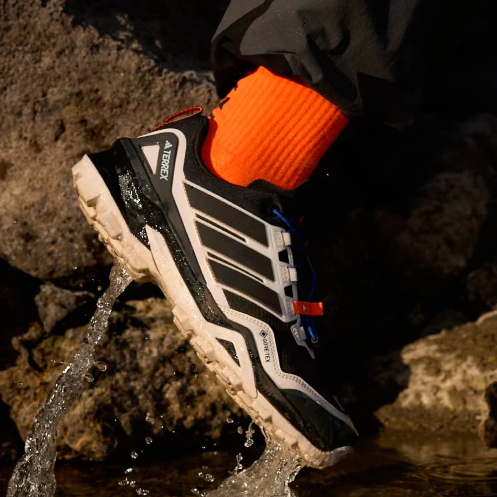 ZAPATILLAS ADIDAS TERREX SKYCHASER GORE-TEX - Core Black / Core Black / Grey One - Image 6