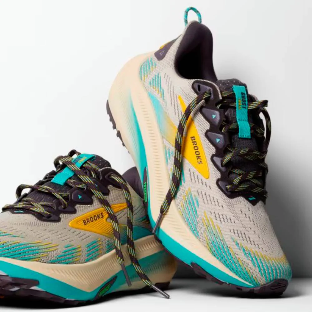 ZAPATILLAS BROOKS GHOST TRAIL - Bleached Sand / Rabbit / Bluefish - Image 7