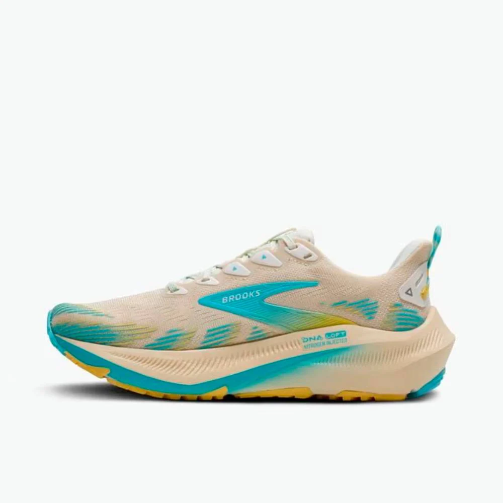 ZAPATILLAS BROOKS GHOST TRAIL MUJER - Sand / Star White / Golden Hour - Image 3